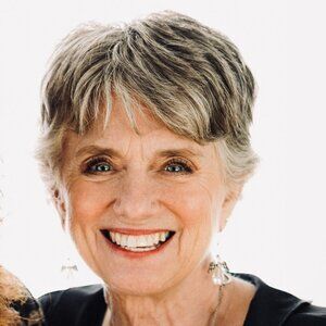 Meet your Posher, Claudia